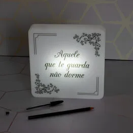Luminária Slim Box Luz Indireta Aquele Que Te Guarda USB