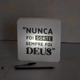 Luminária Slim Box Sempre foi Deus Luz Indireta Presente USB