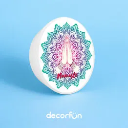 Luminária de Parede Namastê Decoração Criativa Arandela Bivolt