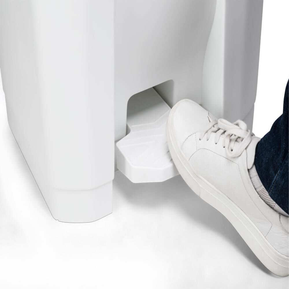 Lixeira Plástica com Pedal 30L Branca Áreas Externas Média - Nobre