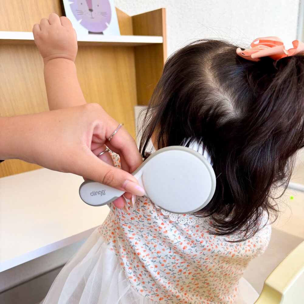 Kit Escova e Pente de Cabelo Cinza/Branco Higiene Completa - Clingo