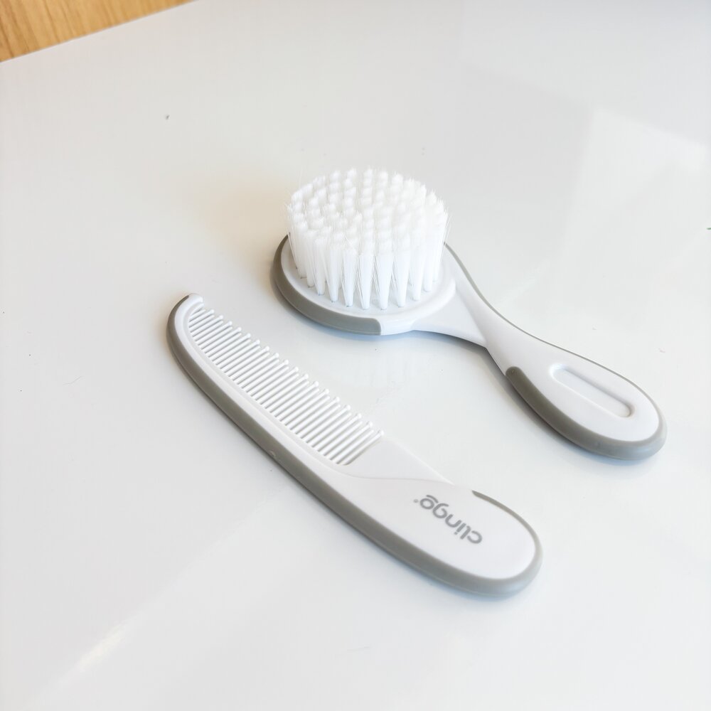 Kit Escova e Pente de Cabelo Cinza/Branco Higiene Completa - Clingo