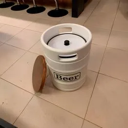 Banco Cooler de Cervejas Barril Decorativo Tampo de Madeira 9L Branco