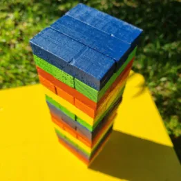 Caiu Perdeu Torre Maluca Jenga 54 Peças Colorido - Jogo de Equilibrio em Madeira com Base e Dado