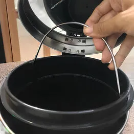 Lixeira Redonda de Chão em Inox 5 Litros com Pedal