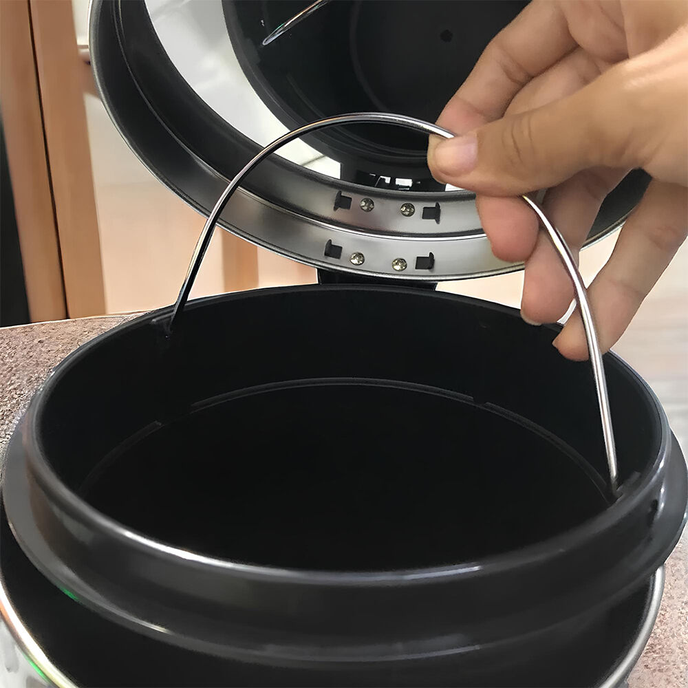 Lixeira Redonda de Chão em Inox 5 Litros com Pedal