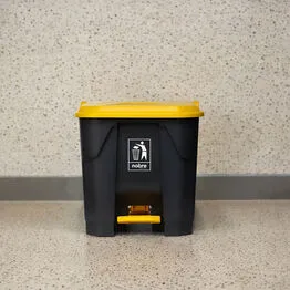 Lixeira Plástica Reforçada com Pedal 35 Litros Lixo Hospitalar