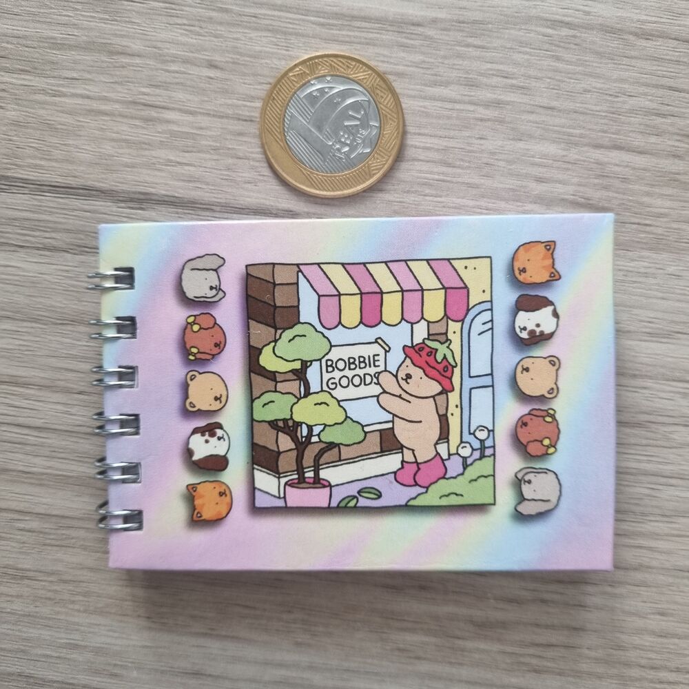 Mini Caderno Chaveiro Bobbie Goods Capa Dura Holográfica 9x6cm - 30 Folhas