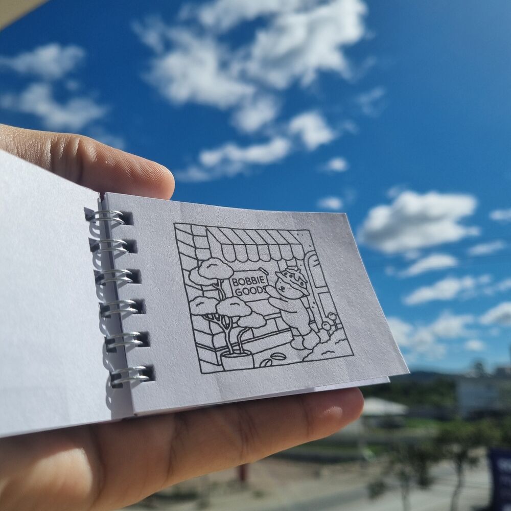 Mini Caderno Chaveiro Bobbie Goods Capa Dura Holográfica 9x6cm - 30 Folhas