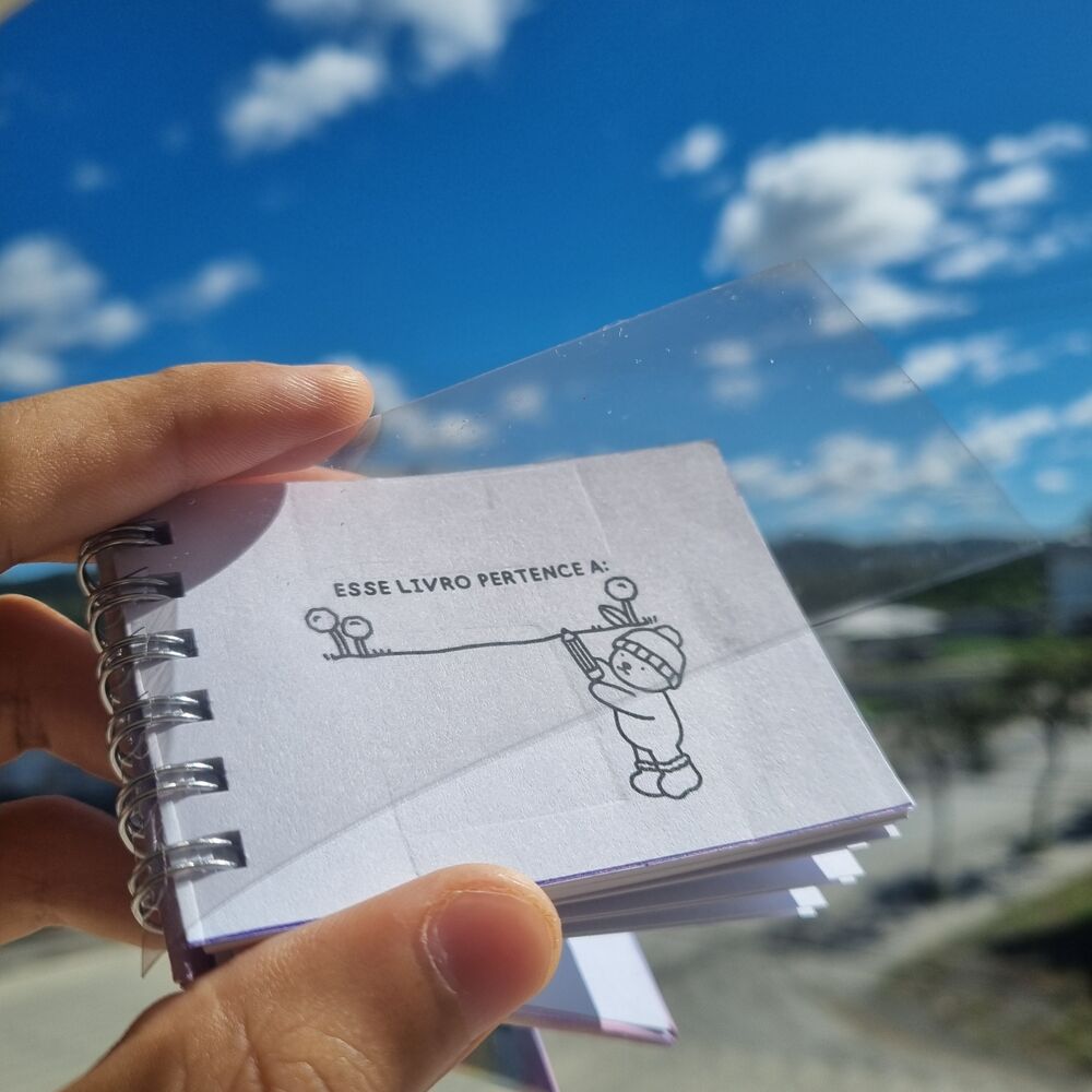 Mini Caderno Chaveiro Bobbie Goods Capa Dura Holográfica 9x6cm - 30 Folhas