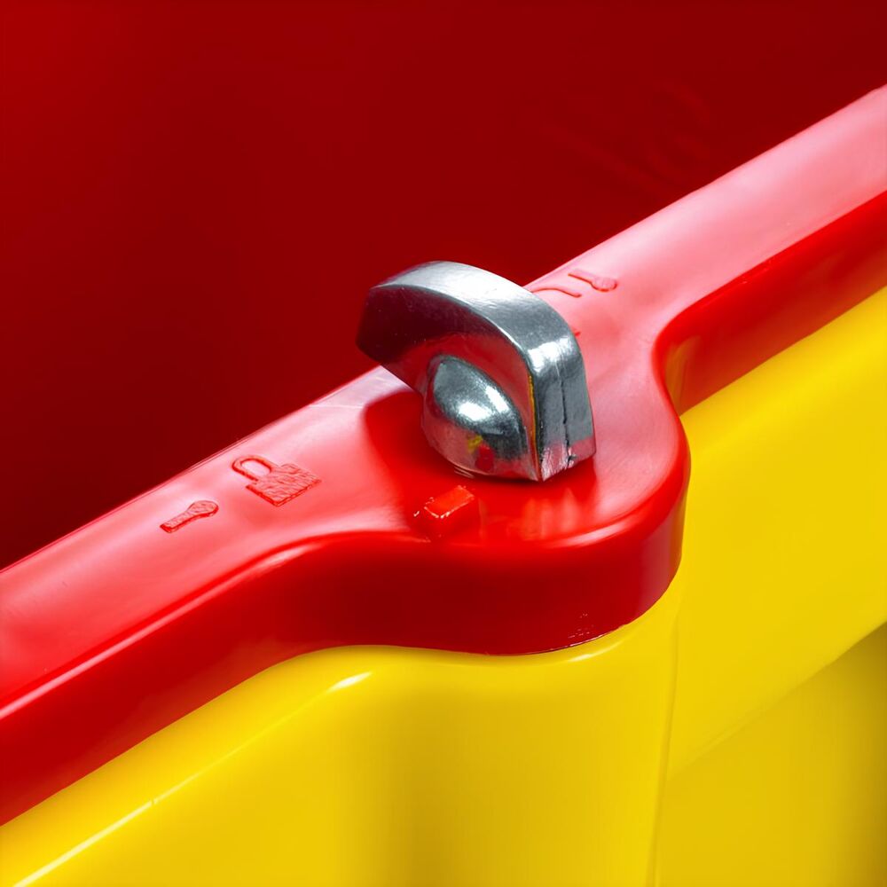 Carro Balde 35L Nobre – Amarelo com Balde Vermelho, Divisor de Água e Sistema Quebra-Ondas