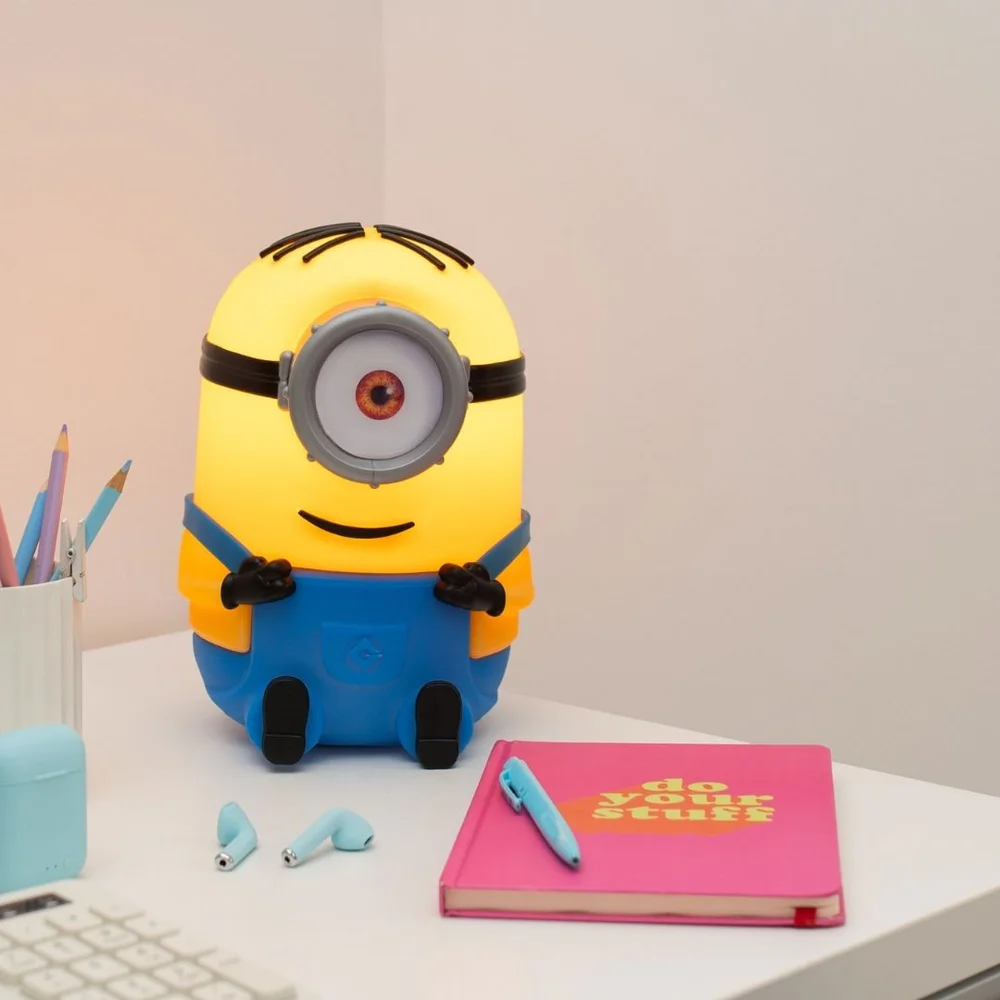 Luminária 3D Minion Stuart Bivolt Oficial Universal Decoração Infantil