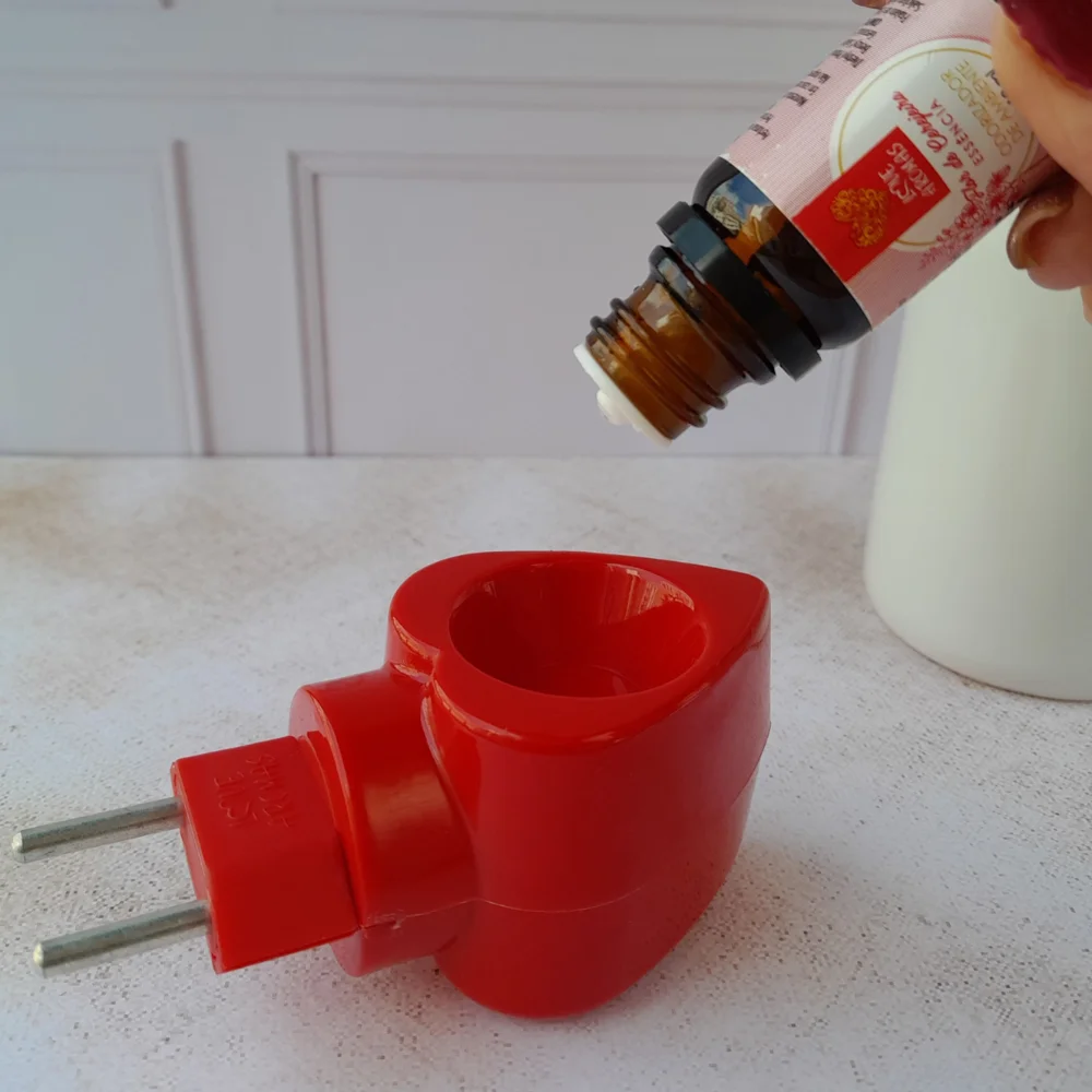 Aromatizador Difusor Elétrico de Essências Love Aromas Bivolt Vermelho