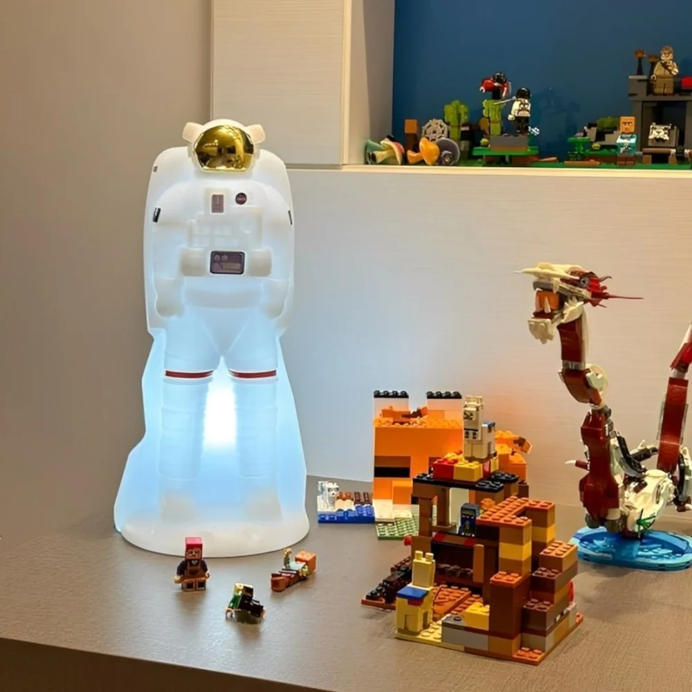 Luminária Astronauta de Mesa 3D Decoração Criativa Bivolt