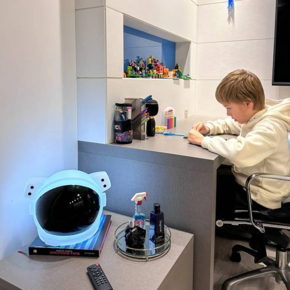 Luminária Capacete de Astronauta 3D Decoração Criativa Bivolt