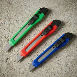 Estilete 9mm Lâmina de Metal Cabo Plástico com Trava Sortido