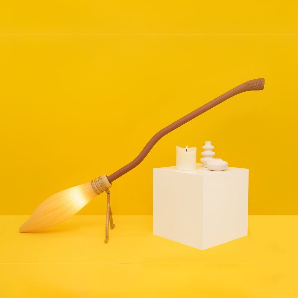 Luminária Nimbus 2000 Harry Potter Oficial Bivolt de Mesa/Parede