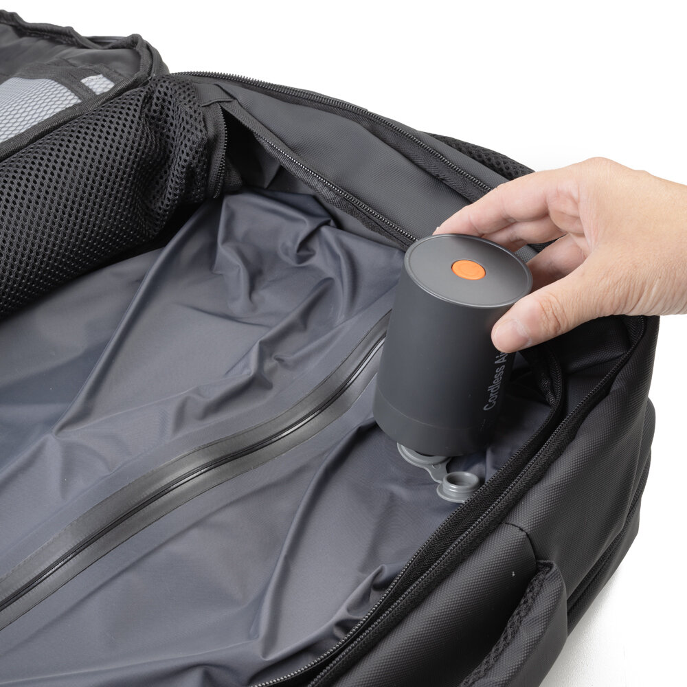 Mochila Mala com Bomba a Vácuo Expansível 31-45L USB Tipo-C