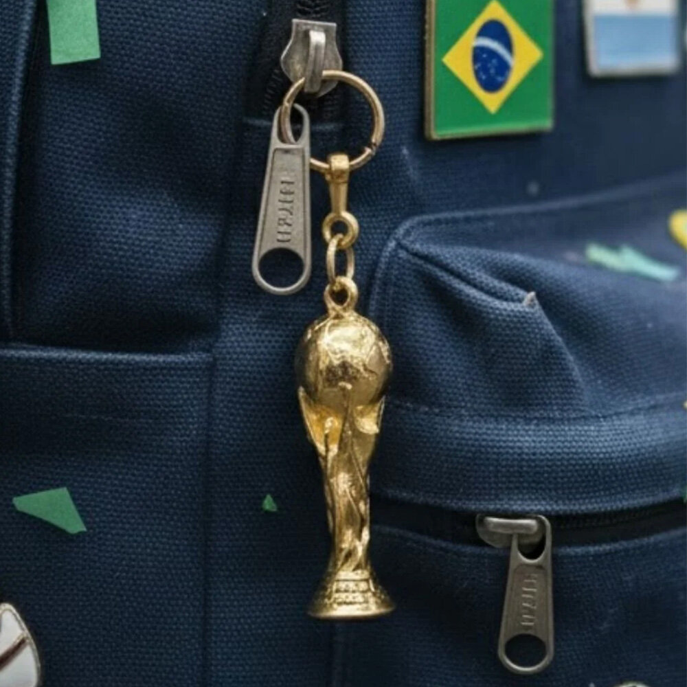 Chaveiro Troféu Futebol Copa do Mundo Dourado 4,5cm